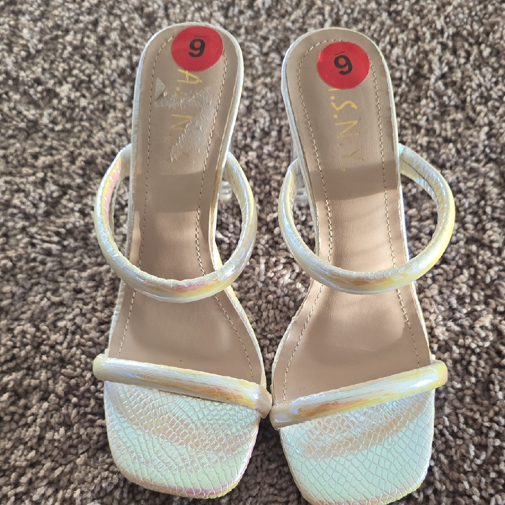 Chic Iridescent Heels with Snake Print